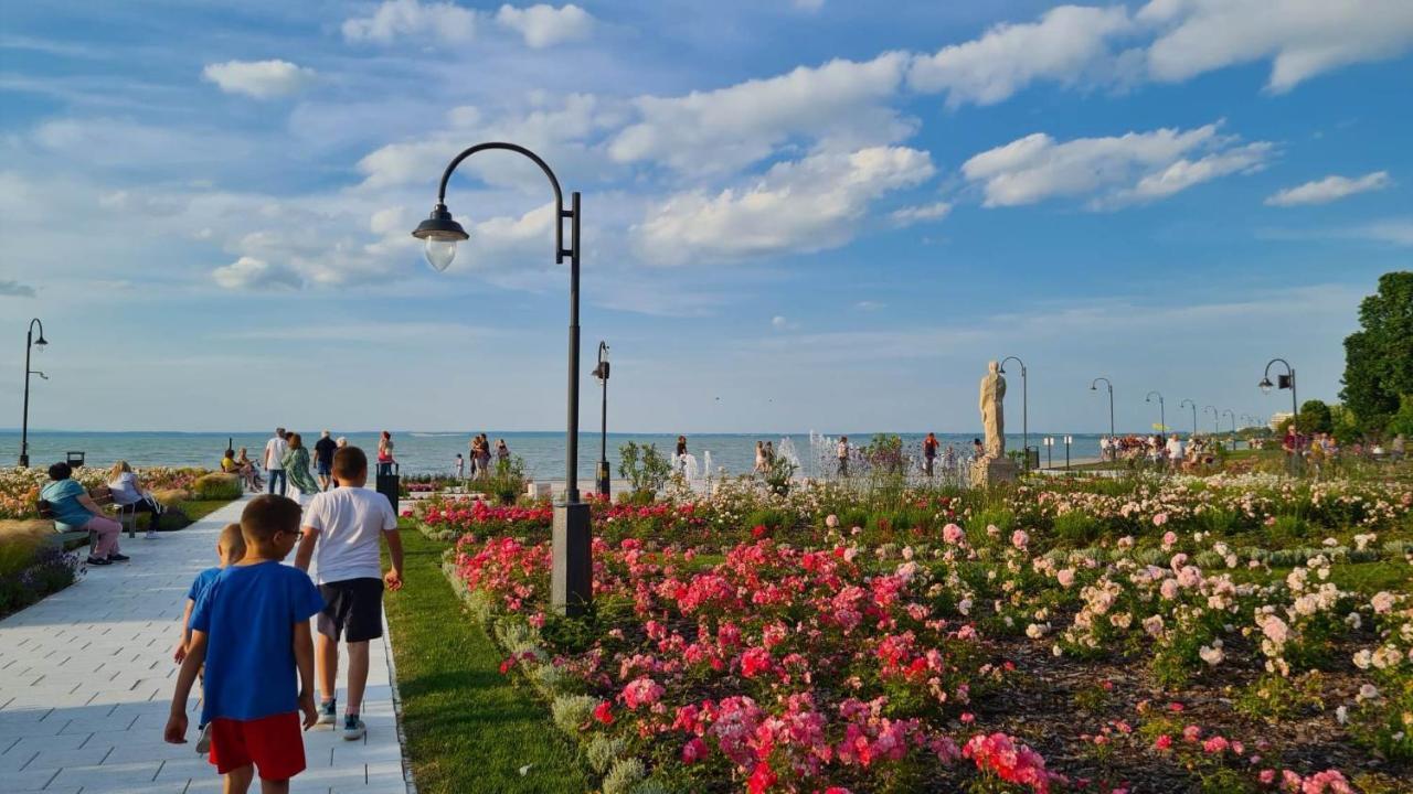 Varlak Apartmans ✷ ✷ ✷ Шіофок Екстер'єр фото