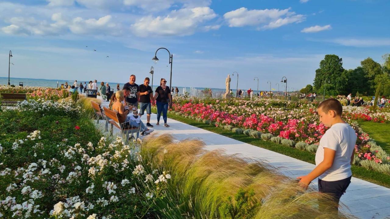 Varlak Apartmans ✷ ✷ ✷ Шіофок Екстер'єр фото
