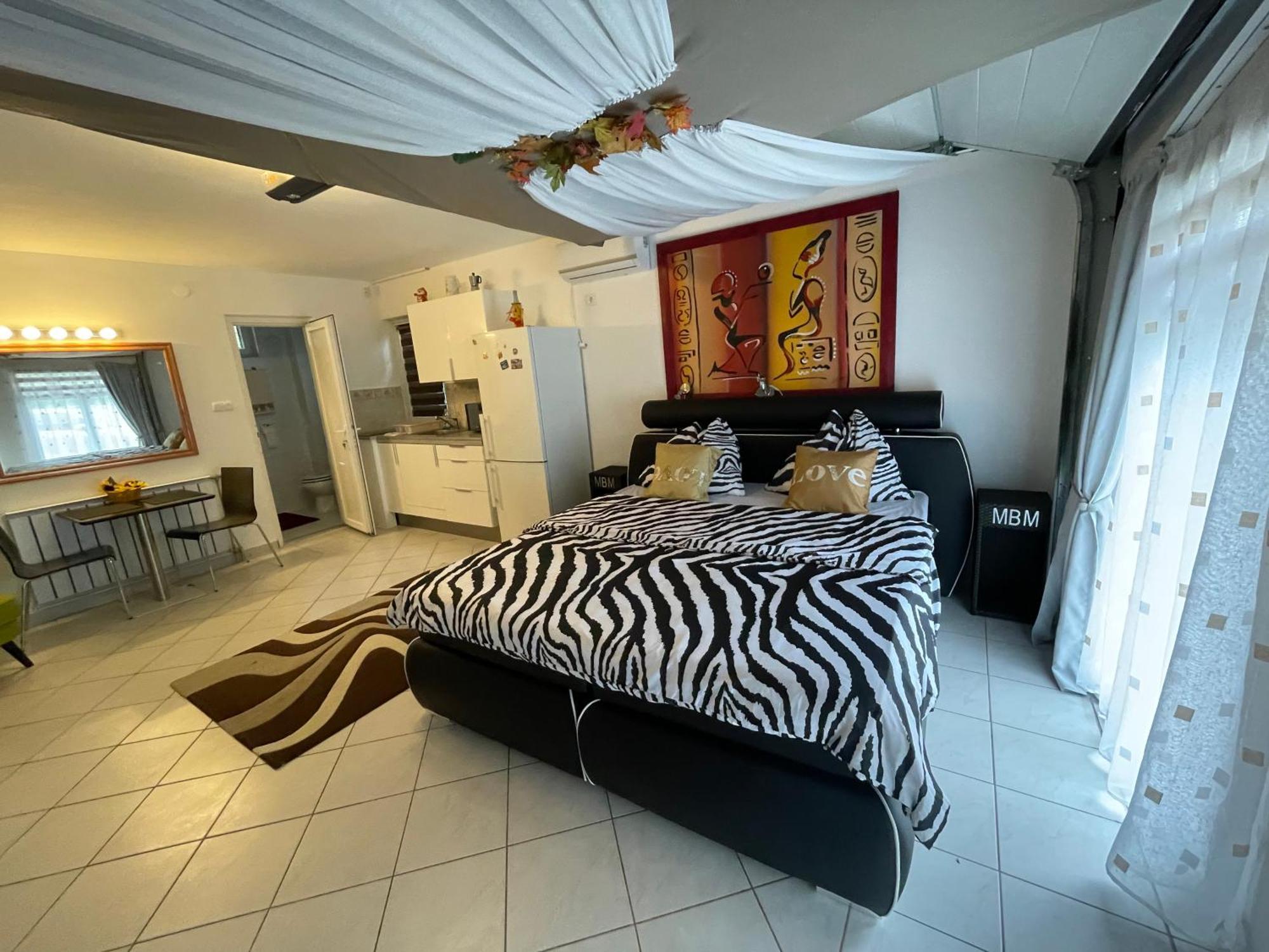 Varlak Apartmans ✷ ✷ ✷ Шіофок Екстер'єр фото